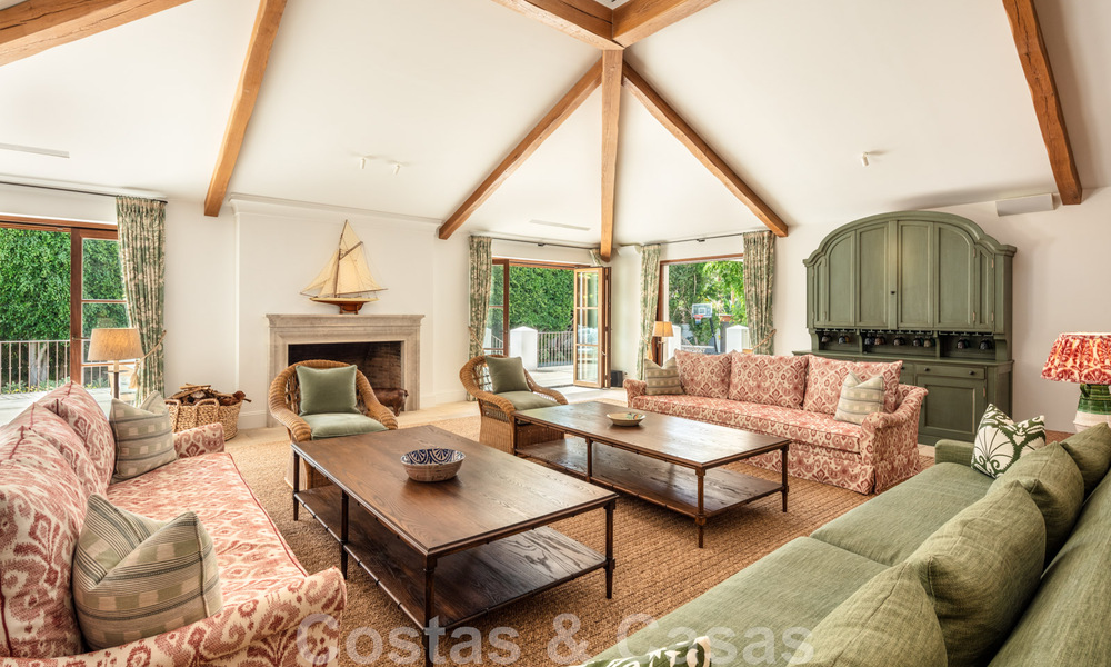 Villa de style boutique à vendre, à deux pas de la plage, sur la très convoitée Golden Mile de Marbella 45731