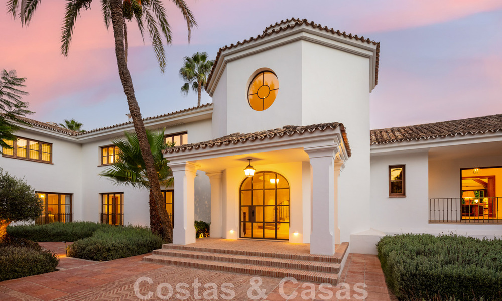 Villa de style boutique à vendre, à deux pas de la plage, sur la très convoitée Golden Mile de Marbella 45749