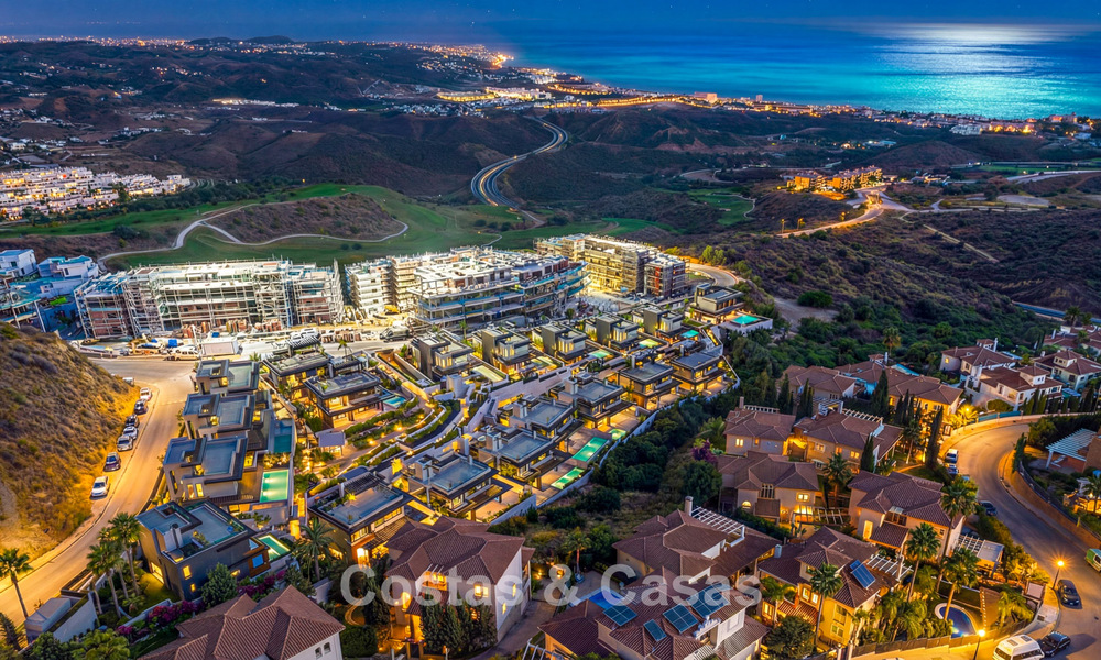 Villas élégantes et modernes de nouvelle construction à vendre avec vue panoramique à proximité du terrain de golf dans la vallée de Mijas, sur la Costa del Sol 795603