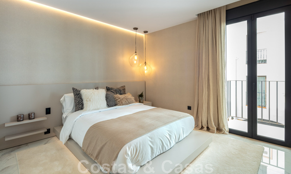 Appartement de luxe moderne et rénové à vendre, en première ligne de la marina emblématique de Puerto Banus, Marbella 46271
