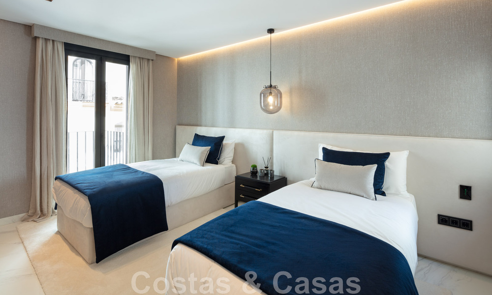 Appartement de luxe moderne et rénové à vendre, en première ligne de la marina emblématique de Puerto Banus, Marbella 46273