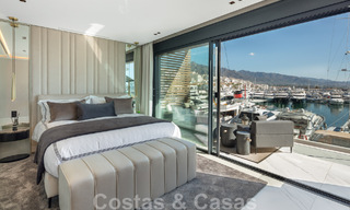 Appartement de luxe moderne et rénové à vendre, en première ligne de la marina emblématique de Puerto Banus, Marbella 46277 