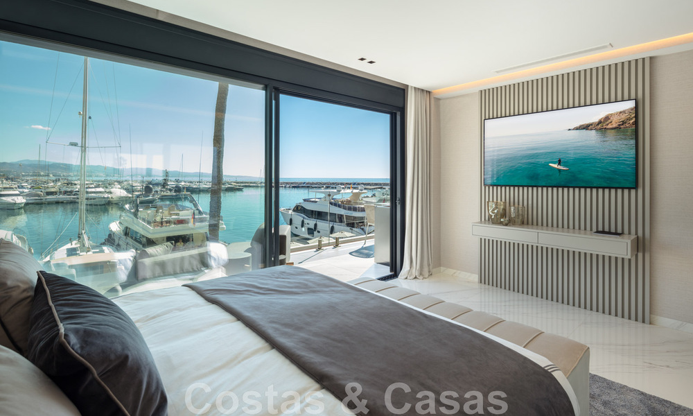 Appartement de luxe moderne et rénové à vendre, en première ligne de la marina emblématique de Puerto Banus, Marbella 46278