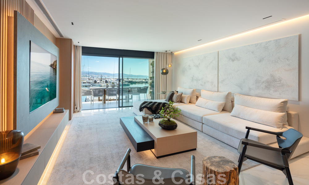Appartement de luxe moderne et rénové à vendre, en première ligne de la marina emblématique de Puerto Banus, Marbella 46279