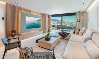Appartement de luxe moderne et rénové à vendre, en première ligne de la marina emblématique de Puerto Banus, Marbella 46280 