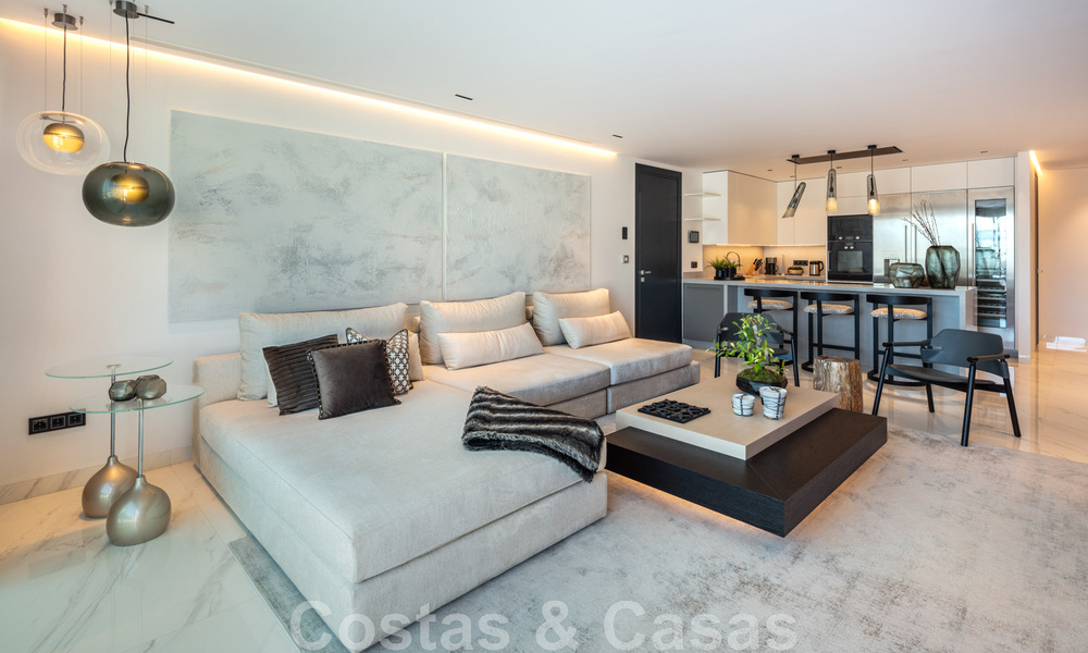 Appartement de luxe moderne et rénové à vendre, en première ligne de la marina emblématique de Puerto Banus, Marbella 46281
