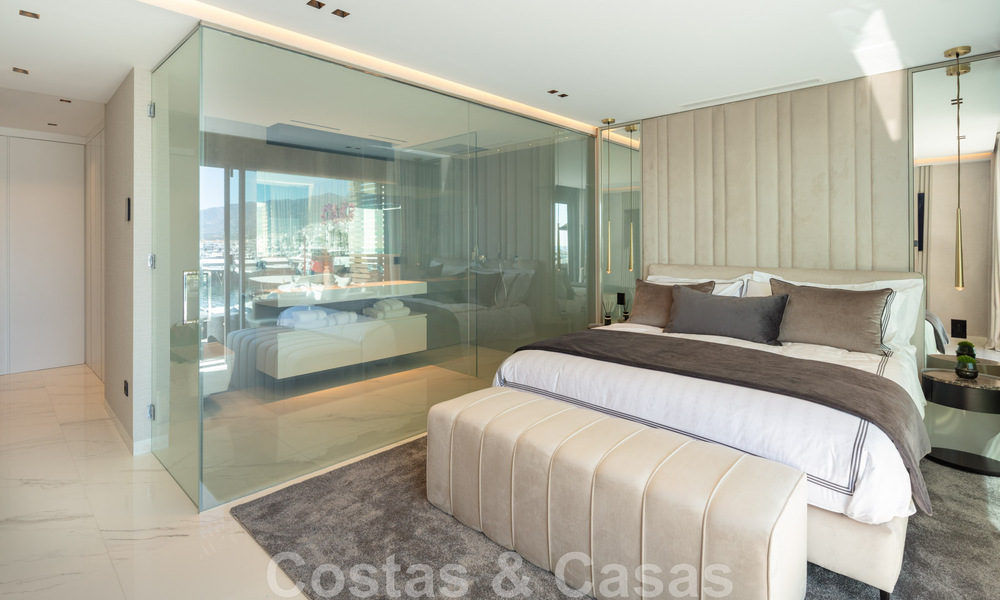 Appartement de luxe moderne et rénové à vendre, en première ligne de la marina emblématique de Puerto Banus, Marbella 46285