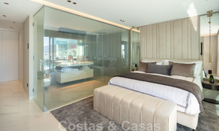 Appartement de luxe moderne et rénové à vendre, en première ligne de la marina emblématique de Puerto Banus, Marbella 46285 