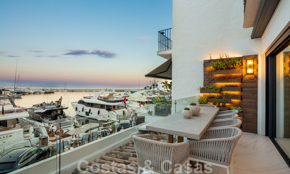 Appartement de luxe moderne et rénové à vendre, en première ligne de la marina emblématique de Puerto Banus, Marbella 46286