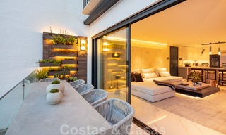 Appartement de luxe moderne et rénové à vendre, en première ligne de la marina emblématique de Puerto Banus, Marbella 46287 