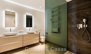 Appartement prêt à emménager, récemment rénové, à vendre dans un complexe de plage, avec vue sur la mer, sur le New Golden Mile, Estepona 46738 