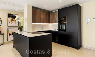 Appartement prêt à emménager, récemment rénové, à vendre dans un complexe de plage, avec vue sur la mer, sur le New Golden Mile, Estepona 46746 