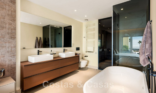 Appartement prêt à emménager, récemment rénové, à vendre dans un complexe de plage, avec vue sur la mer, sur le New Golden Mile, Estepona 46749 