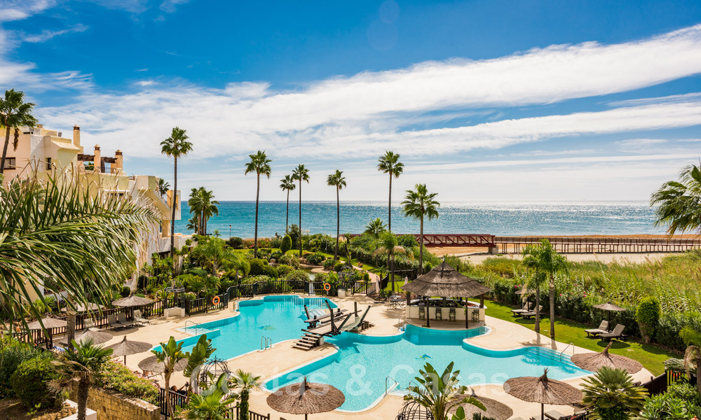 Appartement prêt à emménager, récemment rénové, à vendre dans un complexe de plage, avec vue sur la mer, sur le New Golden Mile, Estepona 46753