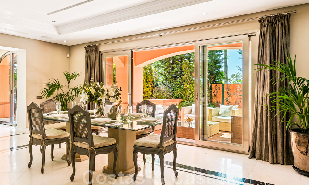 Spacieux duplex, appartement au rez-de-chaussée dans un complexe en bord de mer, à quelques minutes de marche de Puerto Banus, Marbella 46756