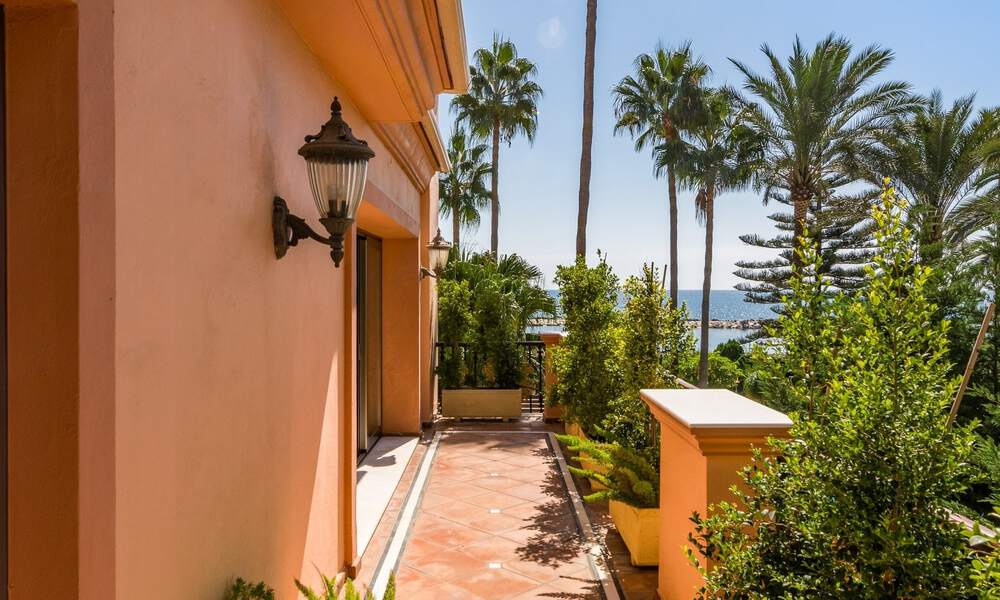 Spacieux duplex, appartement au rez-de-chaussée dans un complexe en bord de mer, à quelques minutes de marche de Puerto Banus, Marbella 46761