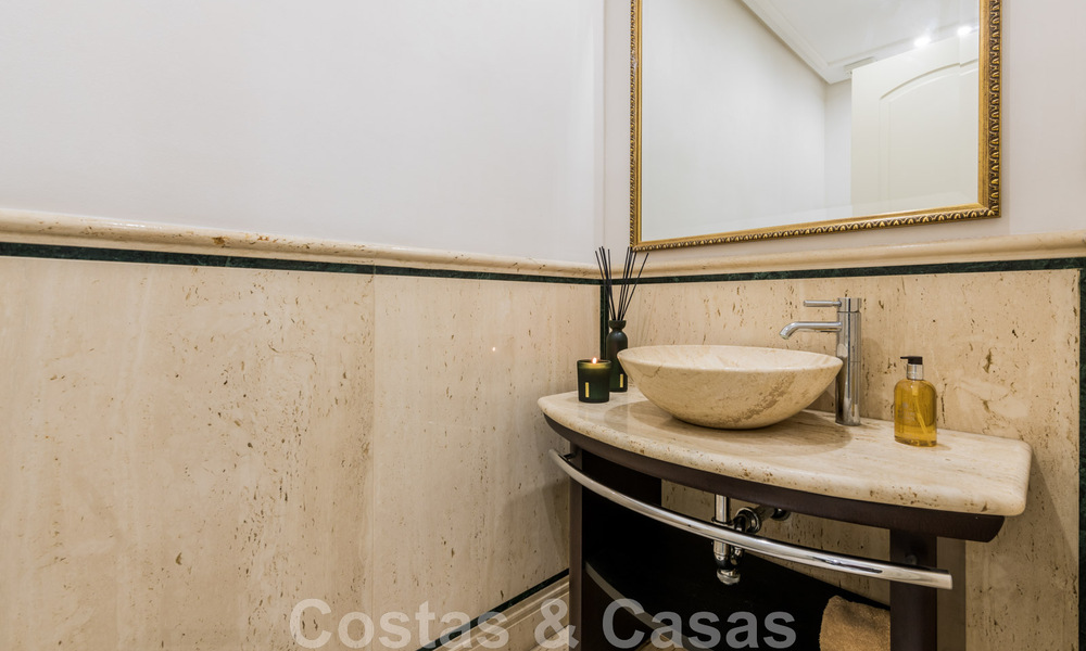 Spacieux duplex, appartement au rez-de-chaussée dans un complexe en bord de mer, à quelques minutes de marche de Puerto Banus, Marbella 46766