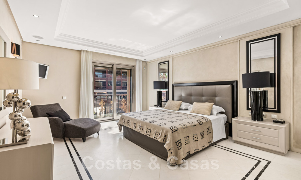 Spacieux duplex, appartement au rez-de-chaussée dans un complexe en bord de mer, à quelques minutes de marche de Puerto Banus, Marbella 46768