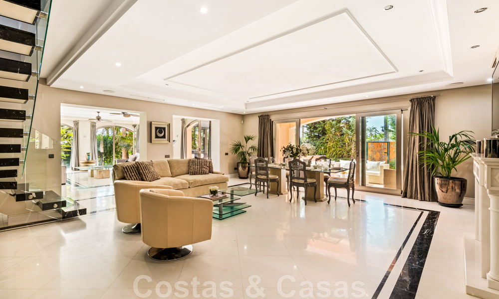 Spacieux duplex, appartement au rez-de-chaussée dans un complexe en bord de mer, à quelques minutes de marche de Puerto Banus, Marbella 46780