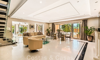 Spacieux duplex, appartement au rez-de-chaussée dans un complexe en bord de mer, à quelques minutes de marche de Puerto Banus, Marbella 46780 