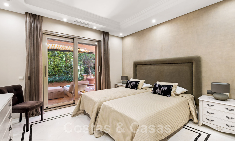 Spacieux duplex, appartement au rez-de-chaussée dans un complexe en bord de mer, à quelques minutes de marche de Puerto Banus, Marbella 46782