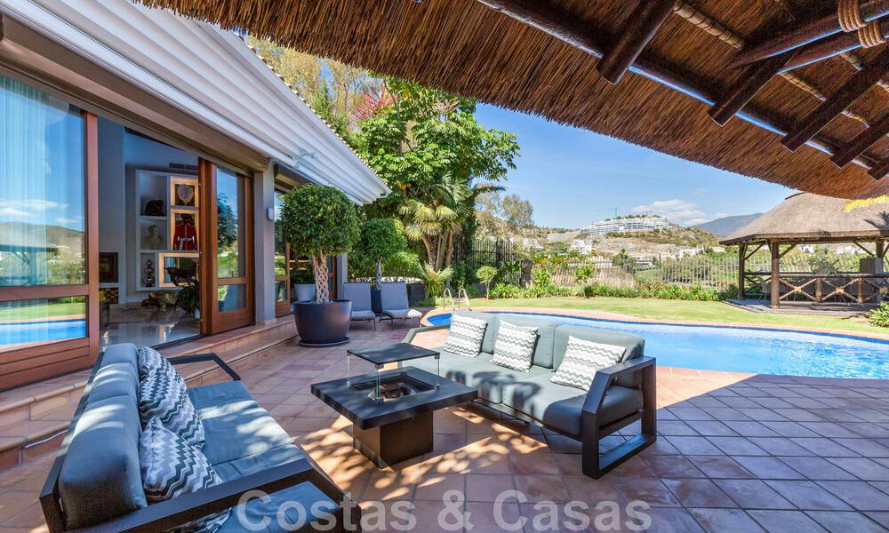 Villa de luxe méditerranéenne unique à vendre avec vue sur le terrain de golf dans un quartier résidentiel très convoité de La Quinta, Benahavis - Marbella 48465