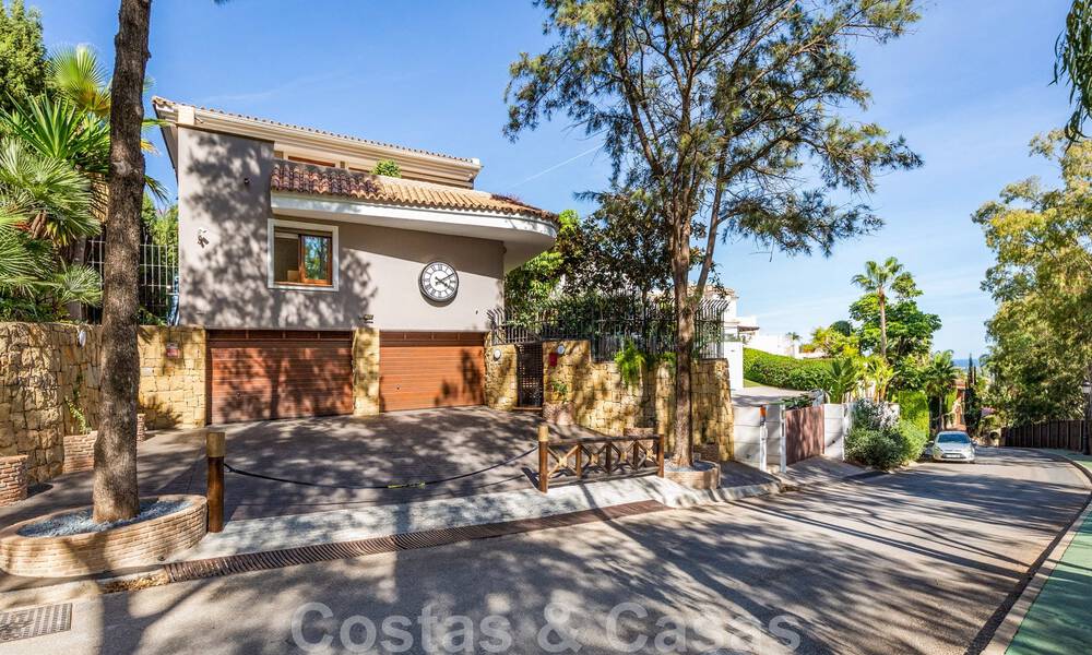 Villa de luxe méditerranéenne unique à vendre avec vue sur le terrain de golf dans un quartier résidentiel très convoité de La Quinta, Benahavis - Marbella 48485
