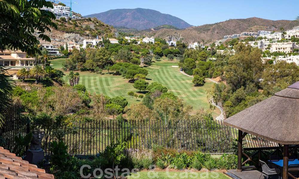 Villa de luxe méditerranéenne unique à vendre avec vue sur le terrain de golf dans un quartier résidentiel très convoité de La Quinta, Benahavis - Marbella 48490