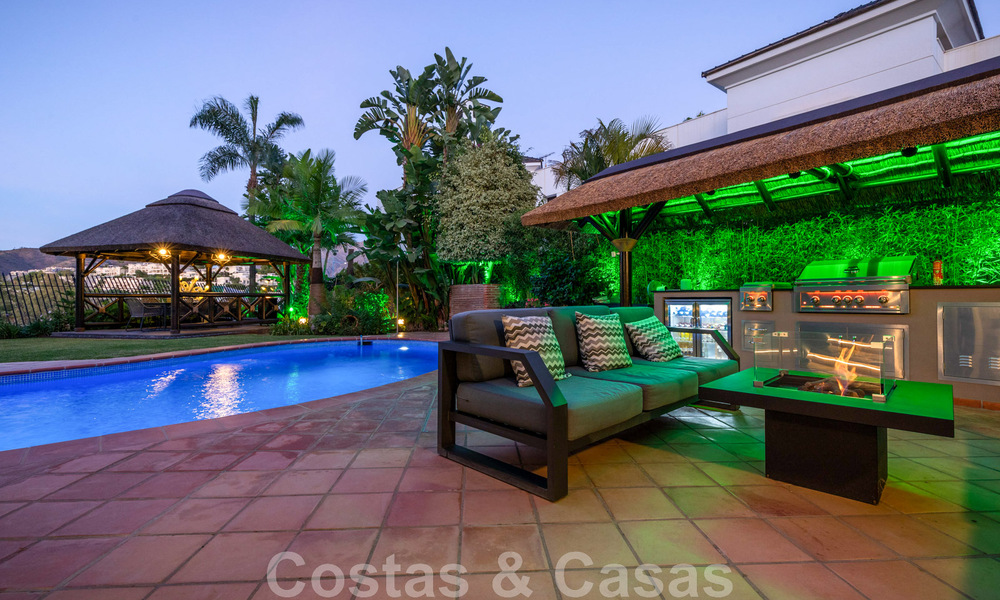 Villa de luxe méditerranéenne unique à vendre avec vue sur le terrain de golf dans un quartier résidentiel très convoité de La Quinta, Benahavis - Marbella 48499