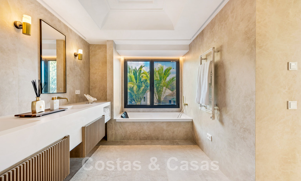 Vente d'une villa de luxe entourée de terrains de golf dans la vallée de Nueva Andalucia, Marbella 48740