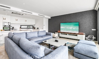 Villa moderne prête à être emménagée, à vendre avec vue sur la mer, dans un quartier de villas à la frontière de Mijas et de Marbella 46096 