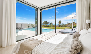 Villa moderne prête à être emménagée, à vendre avec vue sur la mer, dans un quartier de villas à la frontière de Mijas et de Marbella 46105 