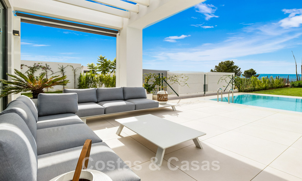 Villa moderne prête à être emménagée, à vendre avec vue sur la mer, dans un quartier de villas à la frontière de Mijas et de Marbella 46121