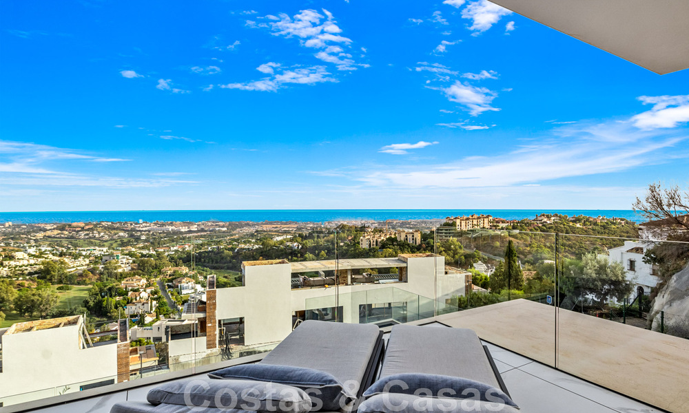 Appartement contemporain de 3 chambres à coucher, prêt à être emménagé, à vendre avec une vue imprenable sur la mer dans les collines de Benahavis - Marbella 46140