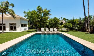 Villa traditionnelle espagnole de luxe à vendre, sur une deuxième ligne de golf dans un quartier résidentiel prestigieux de Nueva Andalucia, Marbella 46502 