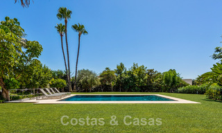 Villa traditionnelle espagnole de luxe à vendre, sur une deuxième ligne de golf dans un quartier résidentiel prestigieux de Nueva Andalucia, Marbella 46504 