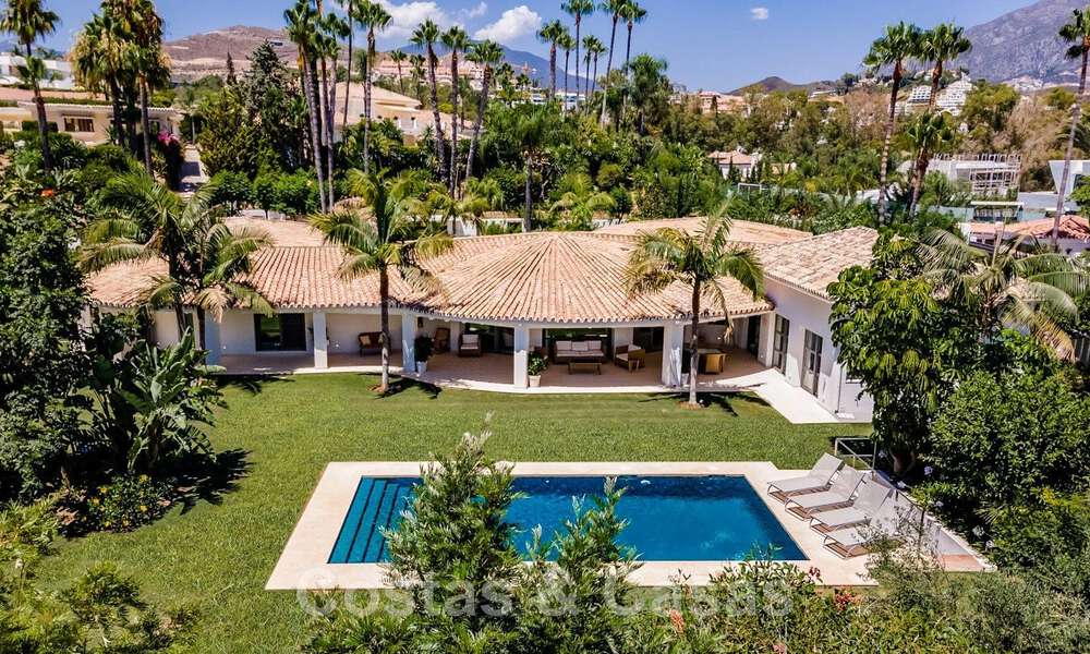 Villa traditionnelle espagnole de luxe à vendre, sur une deuxième ligne de golf dans un quartier résidentiel prestigieux de Nueva Andalucia, Marbella 46506