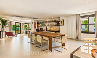 Villa traditionnelle espagnole de luxe à vendre, sur une deuxième ligne de golf dans un quartier résidentiel prestigieux de Nueva Andalucia, Marbella 46509 