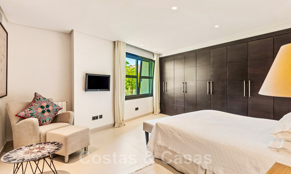 Villa traditionnelle espagnole de luxe à vendre, sur une deuxième ligne de golf dans un quartier résidentiel prestigieux de Nueva Andalucia, Marbella 46514