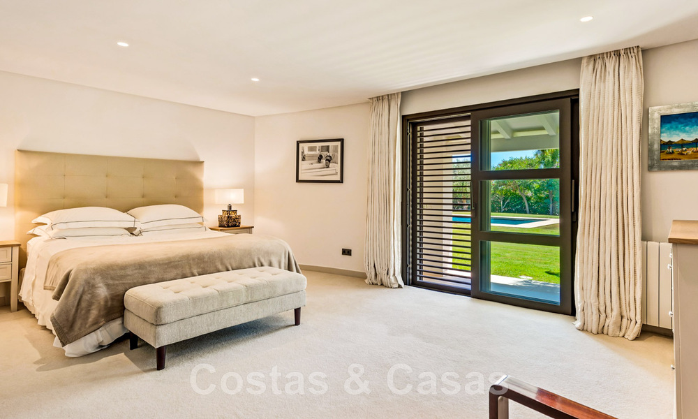 Villa traditionnelle espagnole de luxe à vendre, sur une deuxième ligne de golf dans un quartier résidentiel prestigieux de Nueva Andalucia, Marbella 46518