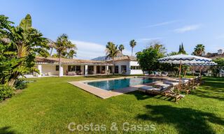 Villa traditionnelle espagnole de luxe à vendre, sur une deuxième ligne de golf dans un quartier résidentiel prestigieux de Nueva Andalucia, Marbella 775933 