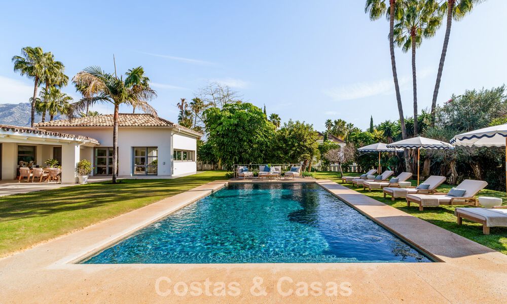 Villa traditionnelle espagnole de luxe à vendre, sur une deuxième ligne de golf dans un quartier résidentiel prestigieux de Nueva Andalucia, Marbella 775934