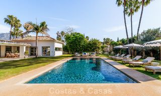Villa traditionnelle espagnole de luxe à vendre, sur une deuxième ligne de golf dans un quartier résidentiel prestigieux de Nueva Andalucia, Marbella 775934 
