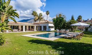 Villa traditionnelle espagnole de luxe à vendre, sur une deuxième ligne de golf dans un quartier résidentiel prestigieux de Nueva Andalucia, Marbella 775935 