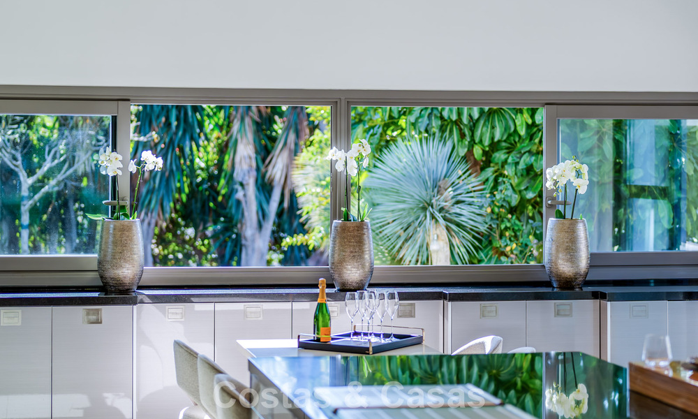 Villa traditionnelle espagnole de luxe à vendre, sur une deuxième ligne de golf dans un quartier résidentiel prestigieux de Nueva Andalucia, Marbella 775936