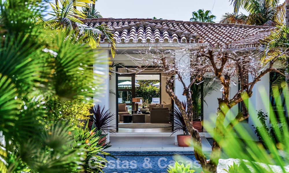 Villa traditionnelle espagnole de luxe à vendre, sur une deuxième ligne de golf dans un quartier résidentiel prestigieux de Nueva Andalucia, Marbella 775942