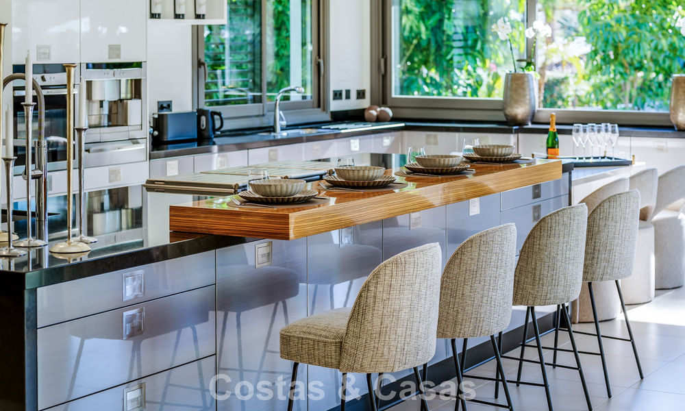 Villa traditionnelle espagnole de luxe à vendre, sur une deuxième ligne de golf dans un quartier résidentiel prestigieux de Nueva Andalucia, Marbella 775943