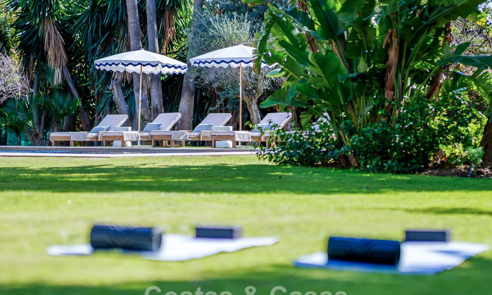 Villa traditionnelle espagnole de luxe à vendre, sur une deuxième ligne de golf dans un quartier résidentiel prestigieux de Nueva Andalucia, Marbella 775951