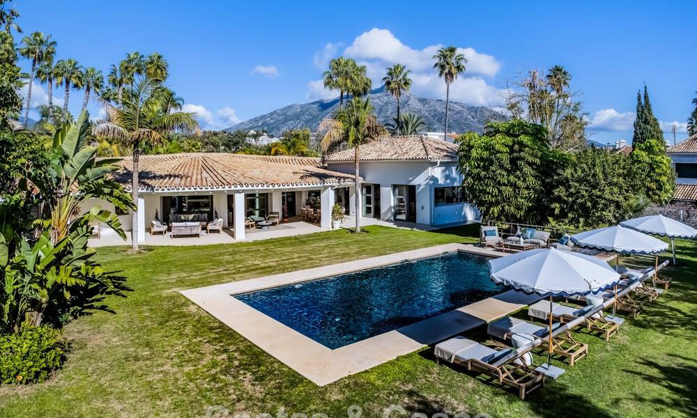 Villa traditionnelle espagnole de luxe à vendre, sur une deuxième ligne de golf dans un quartier résidentiel prestigieux de Nueva Andalucia, Marbella 775953
