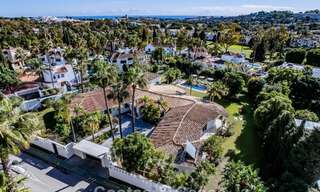 Villa traditionnelle espagnole de luxe à vendre, sur une deuxième ligne de golf dans un quartier résidentiel prestigieux de Nueva Andalucia, Marbella 775954 